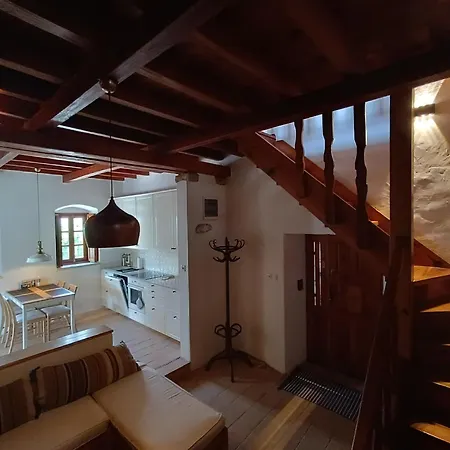 Stone House Hotel *