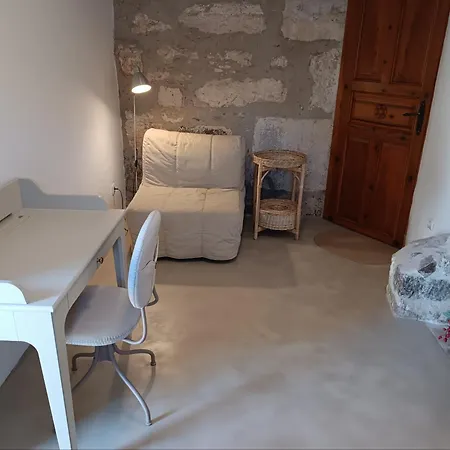 فندق Stone House *