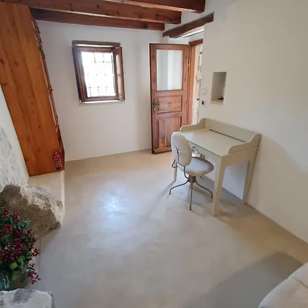 فندق Stone House