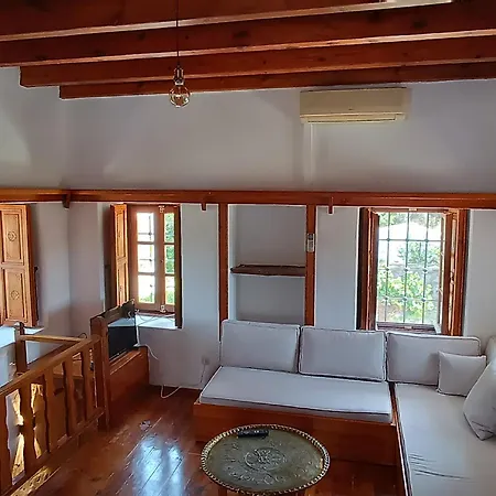Stone House מלון *